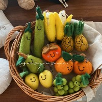 Op maat gemaakte handgemaakte wollen vilt speelgoed promotionele cadeaus rechtstreeks van de fabriek op maat gemaakte speelgoedproject ontwikkeling bulkbestelling snelle respons