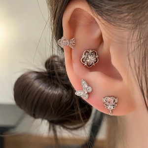 Bijoux de piercing en cuivre et zircon pour l'oreille, cartilage, hélix, tragus, avec nœud en zircon, vente en gros OEM - Product Image 4