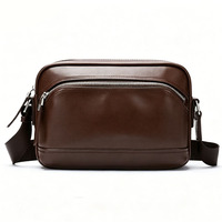 Bruine lederen crossbodytas voor heren, casual design, schoudertas met ritsvak voor mobiele telefoon, voor dagelijks gebruik.