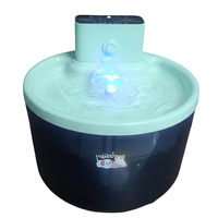 Stérilisation UVC, filtration par filtre, lumière colorée que les chats adorent, fontaine à eau activée par capteur