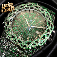 Montre pour homme avec cadran unique hip-hop, design épineux et zircon incrusté, grand cadran vert entièrement serti de zircons, cadeau de vacances, vente en gros.