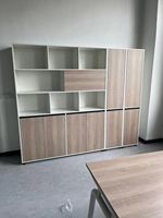 Bureau de direction simple et moderne, minimaliste, de luxe, avec chaise de bureau pour femme, idéal pour le bureau du directeur général ou du superviseur
