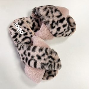 <span class=keywords><strong>Pantofole</strong></span> da <span class=keywords><strong>Donna</strong></span> Calde e Morbide con Stampa Leopardata, Ideali per l'Autunno e l'Inverno, per Uso Interno in Camera da Letto - Product Image 5