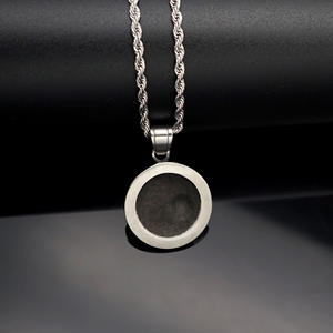 セーラームーンペンダントサンハーフムーンラウンドペンダントメダリオンネックレスムーンとサンネックレス - Product Image 5