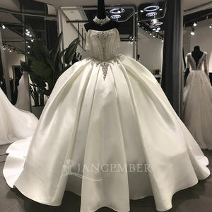 Pour LSYX04 robe de bal moderne robe de mariée avec appliques de dentelle florale encolure dégagée chapelle Train parole longueur Satin - Product Image 1