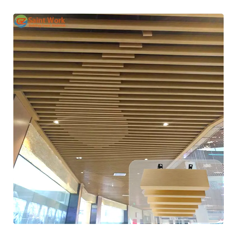 Holzfarbe Metall-Deckenfliesen U-Form Aluminiumstreifen Baffle lineare Lattenstreifen-Deckenplatte für Hallen-Interiordekoration