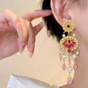 Boucles d'oreilles bohèmes pour femmes européennes et américaines, en argent S925, avec perle et zircon diamant, pendentif en alliage tendance, bijoux durables - Product Image 1