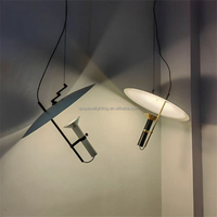 Élégant petit lustre et suspension LED en métal de style décoratif artistique pour la décoration intérieure de la maison