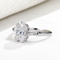 Bague tendance à trois pierres Messi Jewelry personnalisée MSR-1294 en or blanc 14 carats avec diamant de laboratoire ovale 1,8 ct D VVS1