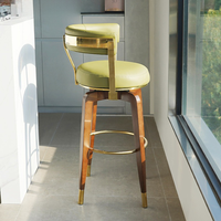 Chaise de bar nordique minimaliste avec cadre en bois massif et dossier incurvé, tabouret moderne pour café et comptoir de salle à manger