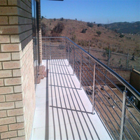 Système de balustrade horizontale extérieure en acier inoxydable massif avec main courante en bois pour terrasse, porche, villa