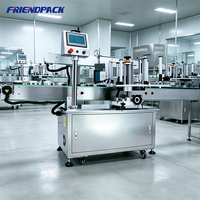 Machine d'étiquetage verticale UPK haute précision pour bouteilles de détergent, bouteilles d'huile d'olive, et bidons carrés de 25 L