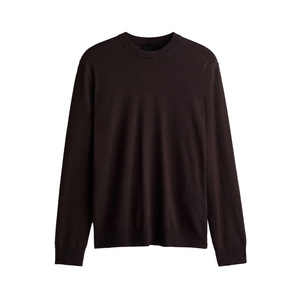 Pull pour homme Urban Layer, texture douce, silhouette moderne et style streetwear décontracté - Product Image 1
