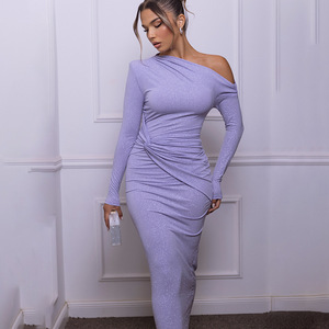 Robe moulante asymétrique à manches longues et épaules dénudées, froncée, taille naturelle, pour soirée - Product Image 1