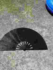 Abanico de Kung Fu Ecológico Grande de 33 cm, Artesanía de Bambú con Brillantina, Pintado a Mano, Artículo Promocional para Fiestas - Product Image 4