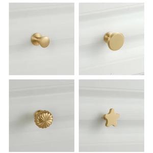 Poignées et boutons en laiton doré brossé pour cuisine, poignée de porte de meuble, barres de traction architecturales symétriques à trou unique - Product Image 4