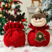 Sacs cadeaux en feutre patchwork avec boutons, motif pomme, renne, gnome, bonhomme de neige, pochette à cordon pour Noël, fruits, bonbons, emballage cadeau pour la veille de Noël