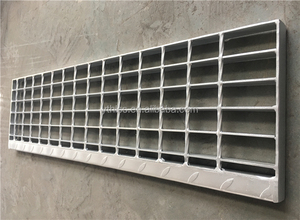 Marches d'escalier en acier galvanisé à dents pour extérieur - Product Image 4