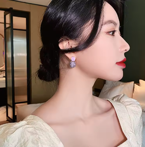 Exquises et adorables, ces boucles d'oreilles à clous en alliage de quartz de forme ovale, style rétro et tendance, sont parfaites pour les fêtes. - Product Image 4