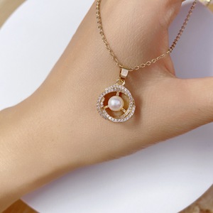 Microincrustaciones de cobre para mujer, colgante de cadena de clavícula popular de lujo, diseño pequeño y versátil de alta calidad - Product Image 3