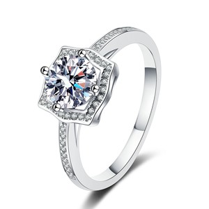 Fabrication de bijoux pour femmes Bagues de fiançailles de luxe pour filles 2ct Moissanite Bague de mariage d'anniversaire Bague en argent sterling S925 - Product Image 1
