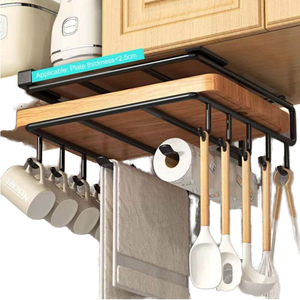 Organisateur de rangement suspendu sous l'armoire, finition en métal noir mat durable avec support pour planche à découper et crochets pour tasses - Product Image 1