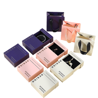 Boîte d'emballage de bijoux de luxe personnalisée avec un bon design pour bracelets colliers boucles d'oreilles bagues montres traitement d'impression UV