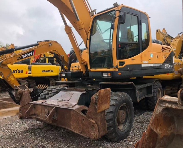Low Working Hours Hyundai 210W-9 Wheel Type Excavator 21Ton Original Hydraulic System Heavy Duty Digging Machinery for Sale 210