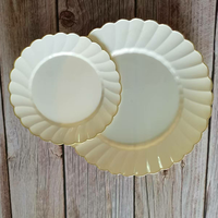 50 Assiettes en Plastique Blanches Festonnées avec Bordure Dorée pour 25 Personnes, Style Moderne et Luxueux pour Mariages et Événements
