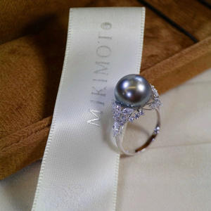 ชุดราชินีน้ำแข็งเงินแท้ 925 ประดับด้วยเพทาย แหวนไข่มุกสีเทาธรรมชาติขนาด 11-12 มม. อุปกรณ์เสริม - Product Image 1