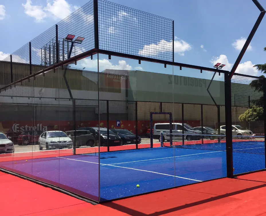 Campo de tênis de Padel ao ar livre com telhado 20x10m