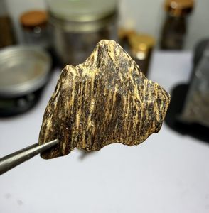 Khanh Hoa Madera de Agar Silvestre de Hundimiento Lento – Agarwood Vietnamita Natural, Alta Densidad de Aceite, Fragancia Profunda y Dulce Exquisita - Product Image 1