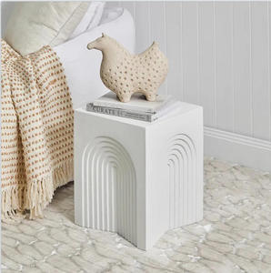 طاولة جانبية داخلية وخارجية بمظهر الخرسانة مصنوعة من أكسيد المغنيسيوم - Product Image 2