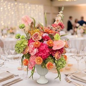 Centrotavola Floreale per Matrimoni 2027, Stile Popolare, Sfere di Fiori Vivaci e Colorate per Decorazioni Nuziali - Product Image 1