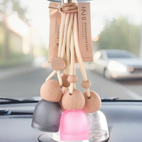 Vente chaude en gros givré coloré Mini 10ml vide rond voiture aromathérapie diffuseur bouteille en verre avec corde suspendue