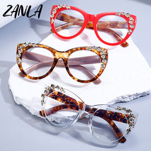 Occhiali da Lettura Vintage con Fiori Barocchi e Lenti Anti Luce Blu per Donne 2025 Occhiali da Vista Oversize di Lusso Rossi - Product Image 2