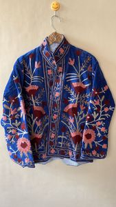 Giacca Varsity Ricamata a Mano con <span class=keywords><strong>Motivi</strong></span> Geometrici, Realizzata Artigianalmente in Cotone Traspirante per Moda Boutique - Product Image 3