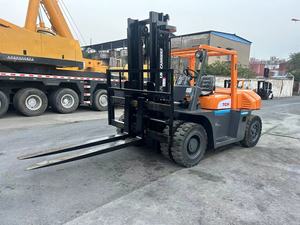 Montacargas Usado TCM70 de 7 Toneladas y 5 Toneladas (Motor con Caja de Cambios) Altura de Elevación de 6 m Origen Japón Capacidad de Carga Nominal de 7 Toneladas para Ingeniería - Product Image 2