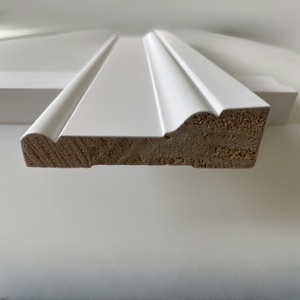 Plinthes décoratives en pin Radiata blanc apprêté, design moderne, pour appartements - Product Image 4