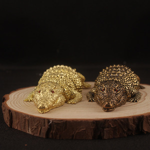 Figurine de crocodile en laiton 20 cm plaquée or, décoration de bureau à domicile en 3D - Product Image 4