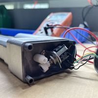 Actionneur linéaire personnalisé noir et argent 12V 24V robuste 3000N IP66 65 étanche avec supports de montage