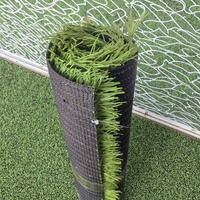Günstiger Preis Lagerbestand Kunstrasen 50 mm Kunstrasen Futsal-Teppich Kunstrasen Verifizierter Lieferant 2*25m Rolle