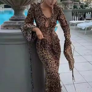 Robe Décontractée Sexy en Gros pour Femmes, Robe Longue en Mousseline à Col en V Profond et Manches Longues, Robe Léopard Fendue Modeste - Product Image 3