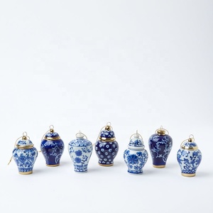 Ornamento de cristal de jarra de <span class=keywords><strong>jengibre</strong></span> floral, paneles azules y blancos de Navidad - Product Image 1