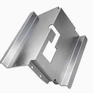 Support de montage en tôle sur mesure, soudé, découpé avec précision pour boîtier d'équipement - Product Image 3
