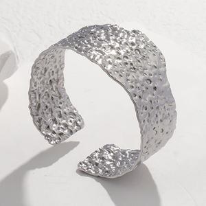 2024 New Design Wholesale Stainless Steel 18K <b>Gold</b> Plated Custom Cuff <b>Bangles</b> for Women - Product Image 2