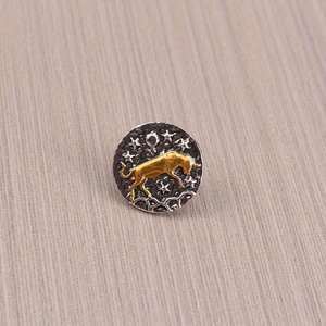 Insignia de esmalte de Tauro única, Toro dorado en base circular oscura, pieza destacada para moda temática del zodiaco - Product Image 3