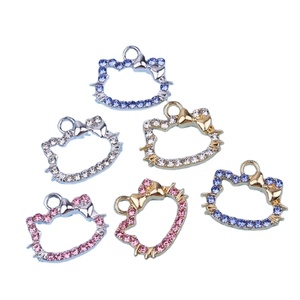 Qianya <span class=keywords><strong>Hello</strong></span> <span class=keywords><strong>Kitty</strong></span> Head Frame DIY colgante pendientes pulsera Nail Art Charms aleación joyería accesorios para mujer artesanía - Product Image 1