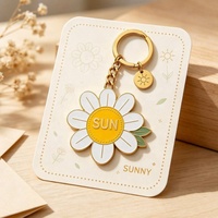 Les nouveaux porte-clés de fleurs chaudes en gros de l'artisanat en métal décorent des accessoires LOGO personnalisé porte-clés marguerite en émail dur vierge avec charme
