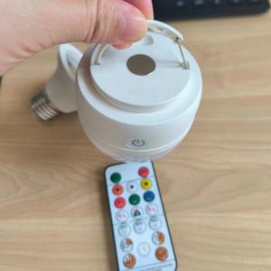 Bombilla LED Recargable por USB E26 E27, Bombilla LED RGB Portátil con Control Remoto, Bombilla Magnética para Emergencias, Camping y Armarios - Product Image 4